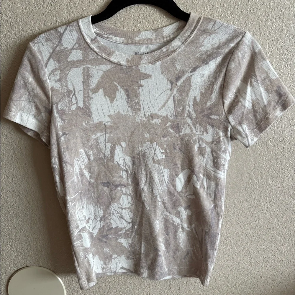 hollister baby tee - Picture 1 of 2